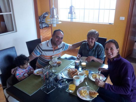 Arturo, Gabriela und Doña Raquel, Mama von Arturo