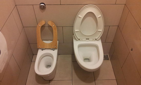 Hat Mann denn so etwas schon mal gesehen? Hier gibt es für jede Größe das passende Töpfchen...
Da muss keiner mehr mit den Füßen in der Luft baumeln.... Weiss ja auch nicht so genau an wen ich gerade denke...