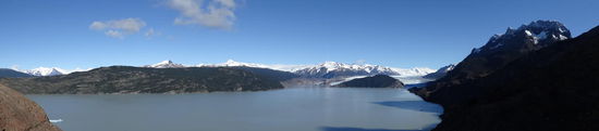 nochmal ein tolles Panorama des Lago und Glaciar Grey
