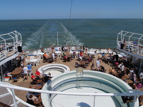 Nach unserem Ausflug fahren wir bei herrlichstem Sonnenschein, was in dieser Region besonderes Glück bedeutet in Richtung Stromness.
Das Schwimmbad ist zur Zeit leer, da die Temperaturen trotz Sonne um die 10 Grad liegen.