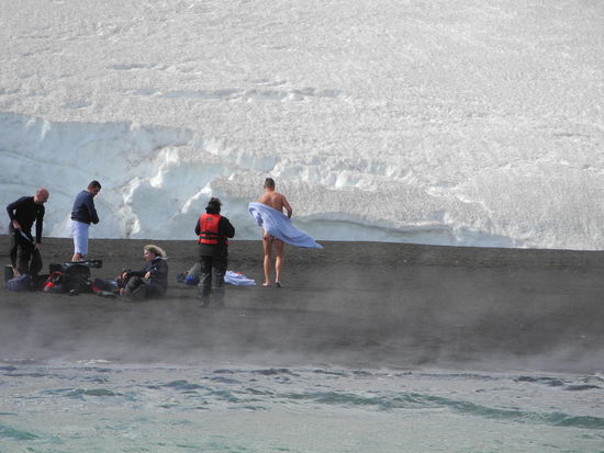 Das warme Thermenwasser animierte einige um ein Bad zu nehmen. Die Walfänger hatten damals bestimmt auch ihre Freude daran.