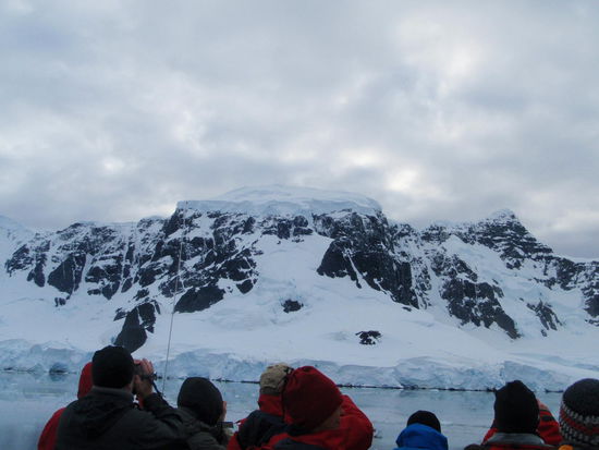 Der Kampf um die besten Fotoplätze beginnt, manche geben ihren Platz nicht mehr auf.
