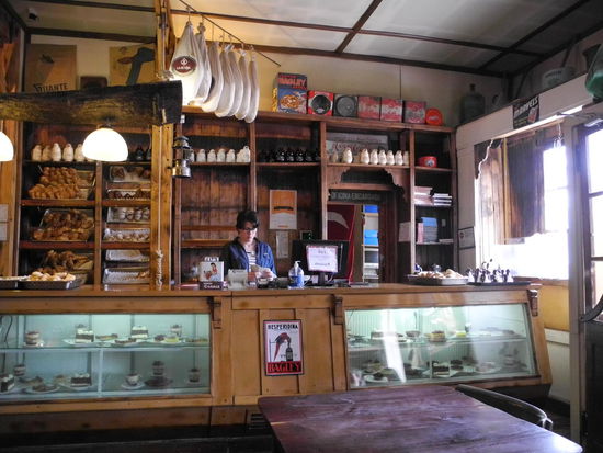 In einem der ältesten und sehr originellen Almacen - Kaffeehaus in Ushuaia haben wir unsere Wandertage bei einer Tasse Kaffee ausklingen lassen.