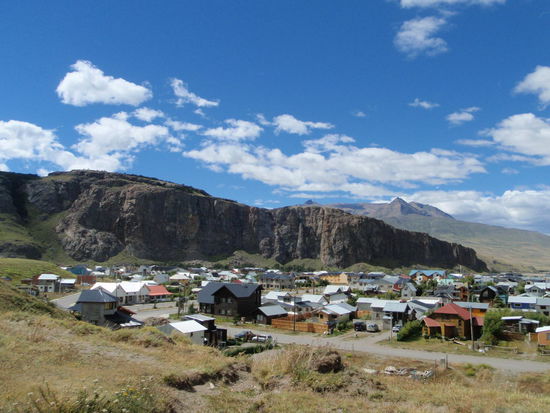 Am nächsten Tag kaufen wir die Ticket nach Bariloche für unser nächstes Ziel und buchen für Montag eine Gletschertour. Am Nachmittag gehen wir zum Mirador Cerro Torre, eine kleine Tour von 1,5 Stunden einfach. Die Argentinier, die wir treffen schwärmen alle von der Laguna Torre, da müssen wir auch hin