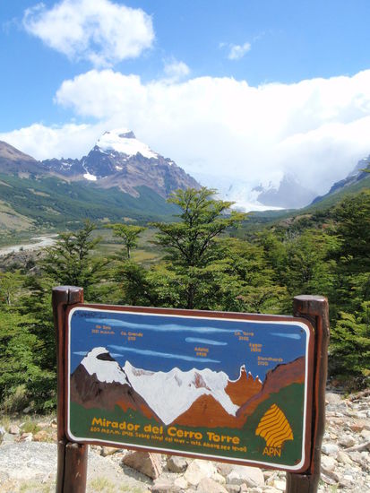 Es wird wohl nichts aus dem gemütlichen Nachmittag, das Wetter ist super, also nichts wie hin. Der Weg ist sehr schön, zieht sich jedoch von einem Talhügel zum anderen.