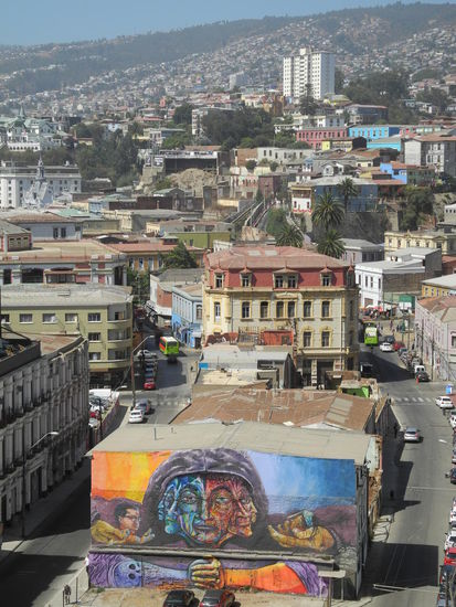 Das größte Grafiti Chiles mit 19 x 20 m wurde im Jahr 2010 von drei Künstlern gesprüht.