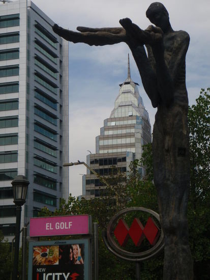 Mit der Metro erreichen wir das teuerste Viertel der Hauptstadt, EL Golf - hier kostet der Quadratmeter mehr als in der Münchner Innenstadt.