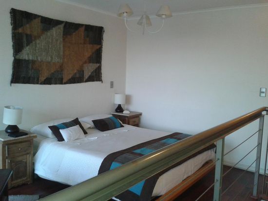 Unsere Buchung über Booking.com für Santiago war ein Volltreffer. Das gebuchte zweigeschossige Loft mit Küche lag mitten in der Altstadt neben dem Cerro St. Lucia. Somit konnten wir die Umgebung ganz einfach zu Fuß erkundigen.