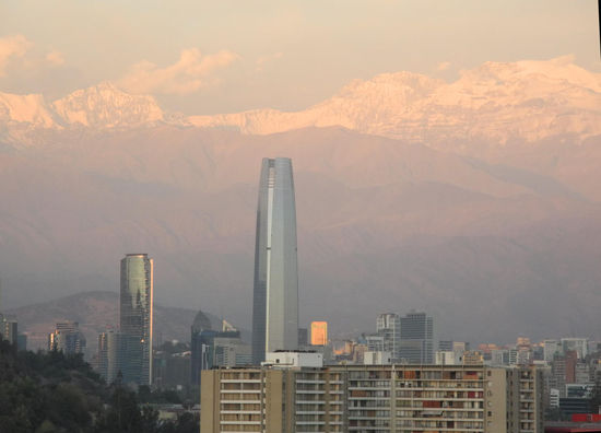 Zum Abschied noch ein Sonnenuntergang! Es hätte noch sehr viel zu entdecken gegeben in dieser Stadt und vor allem in diesem Land mit seinen immer freundlichen und hilfsbereiten Menschen.
Für uns heißt es jedoch morgen früh aufstehen, das Taxi ist für fünf Uhr morgens bestellt, unser Flug geht um 7:30 Uhr nach Buenos Aires. Hier bleiben wir eine Nacht, bevor es wieder zurück nach Hause geht.