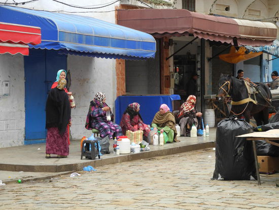Marktfrauen unter sich