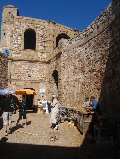 Um die portugiesische Festung gibt es Handwerk
und Verkaufsstände aller Art.