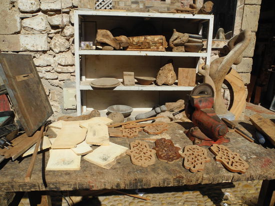 Hier sind die Kunstschreiner am Werk.