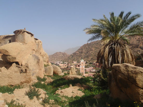 Links oben das Berberhaus.