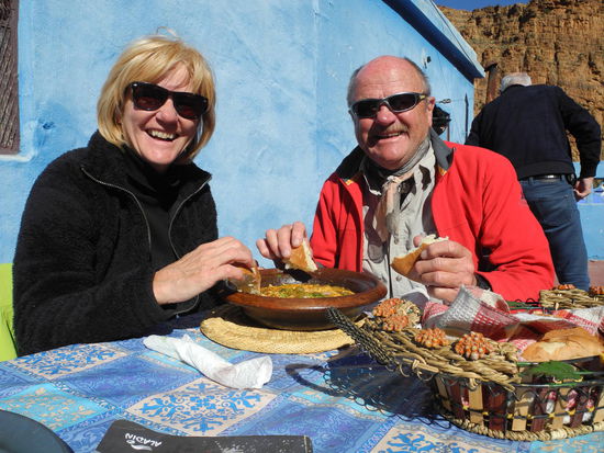 Hier genießen wir das ausgezeichnete Berberomlette!