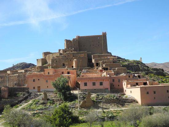 Atlasdorf mit Kasbah.