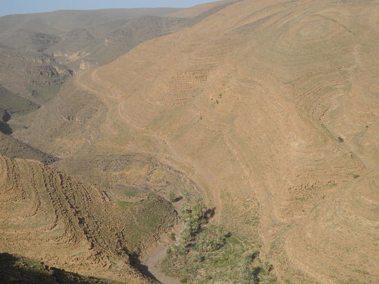 Am nächsten Tag fahren wir weiter durch eine grandiose Canyonlandschaft!