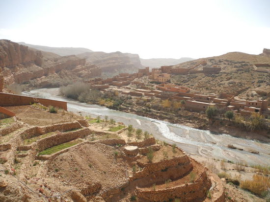 Beindruckend sind die roten Felsen im Tal der Rosen!