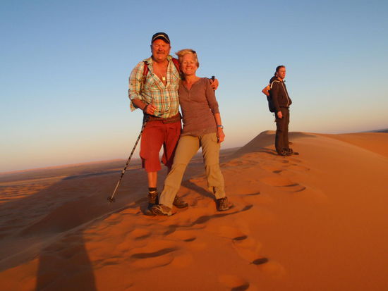 Nachdem die Düne am Schluss immer steiler wurde, haben wir es doch noch zum Sonnenuntergang geschafft!