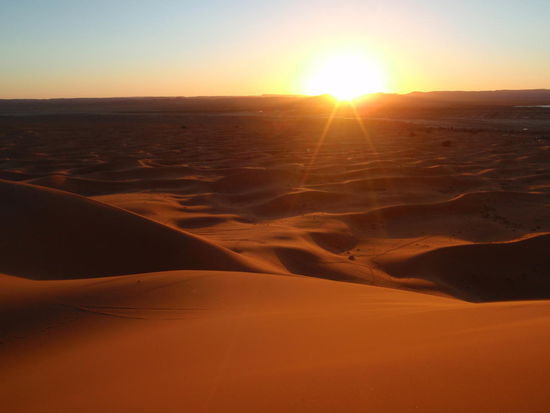 Wir erleben einen atemberaubenden Sonnenuntergang.