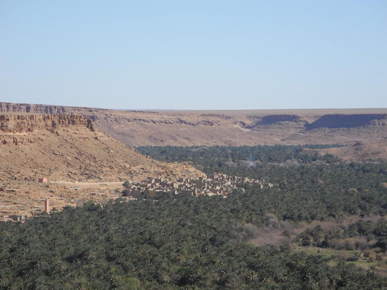 Lehmdorf im grünen Band des Ziz Tales.