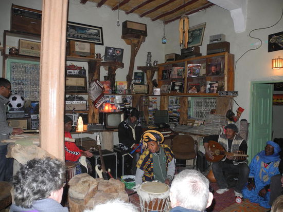 Afrikanischer Musikabend mit Mohameds Familie.