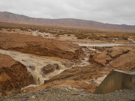 Wasser aus allen Richtungen, hoffentlich halten die Brücken!