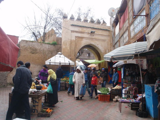 Wir machen einen Stopp in Sefrou um unsere Vorräte aufzufüllen.