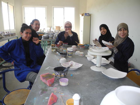 Wir besuchen eine Berufsschule, hier sind alle Handwerksberufe vertreten. Die Niete meiner Fototasche war ausgerissen, diese wurde schnell und unkompliziert fachmännisch repariert.