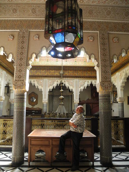 Wir staunen über die historischen Stadtpaläste, die wunderschön renoviert und ausgebaut wurden. Teilweise befinden sich Hotels in diesen Häusern oder wie hier ein Restaurant.