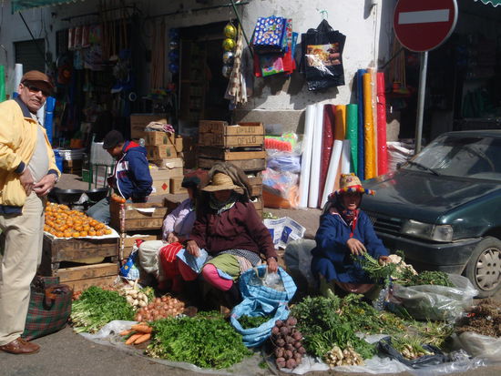 Es gibt oft kein "Durchkommen", denn an jeder Ecke wird verkauft.