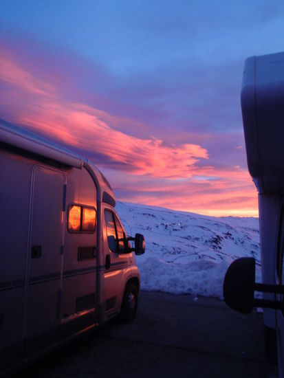 Jeden Abend brennt der Himmel, es fällt uns sehr schwer, die Rückreise anzutreten.