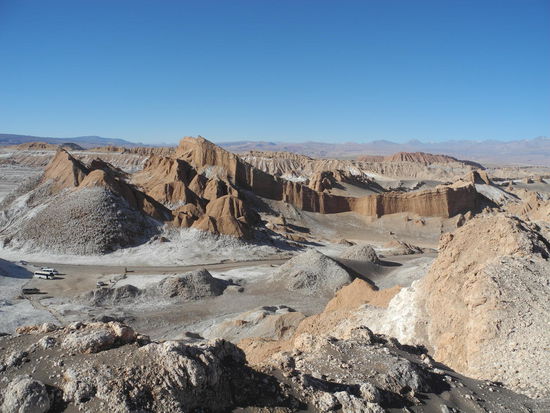 Bei einer Gratwanderung haben wir einen 
fantastischen Blick über die Berge.
