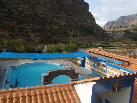 Am Nachmittag entspannen wir uns in der nahe gelegenen Therme.