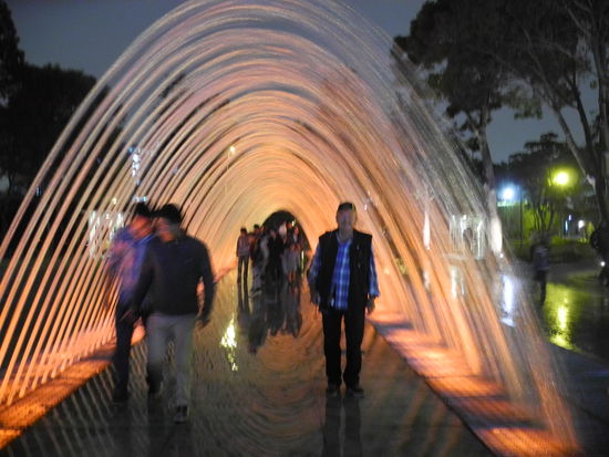 Es gibt verschiedene Attraktionen und Wasserspiele.