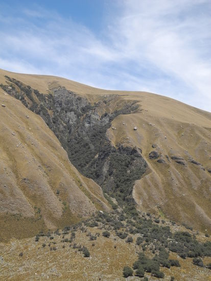 Unser Guide sieht hier die Landkarte von Peru.