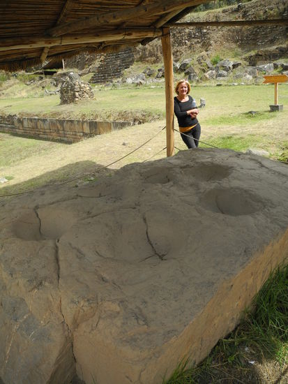 Der große Stein am zentralen Platz diente rituellen Zwecken.