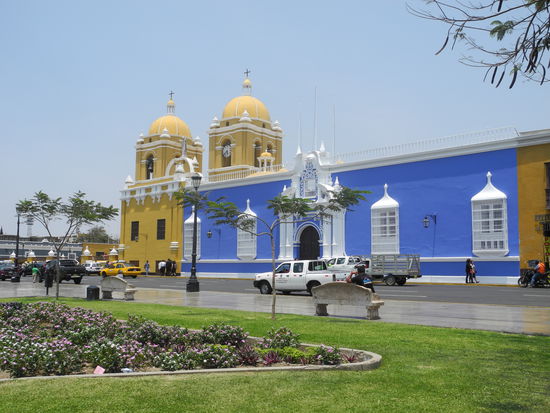 In den meisten Städten befindet sich am Plaza (Hauptplatz) das INFO Büro. Dort bekommen wir Stadtpläne und Information wohin die Busse gehen und wo sie abfahren.