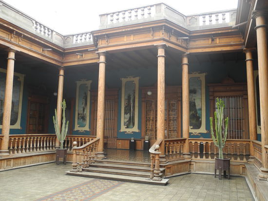 Der Reiseführer hat uns das antropologische Museum von Trujillo
empfohlen, nachdem es heute regnet gehen wir hin.