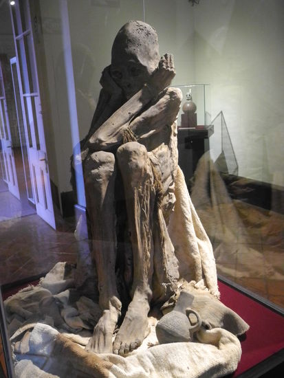 Mumie im Museum von Trujillo ca. 1200 Jahre vor Christus.