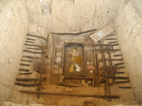 So sahen die Gräber aus, alle Wertsachen die der Lord zu Lebzeiten besaß wurden ihm mit ins Grab gegeben für die Reise in die neue Welt.