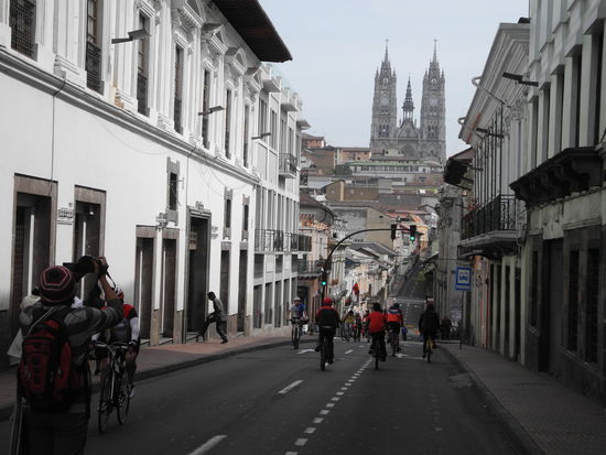 Am Sonntag ist die Altstadt von Quito autofrei.