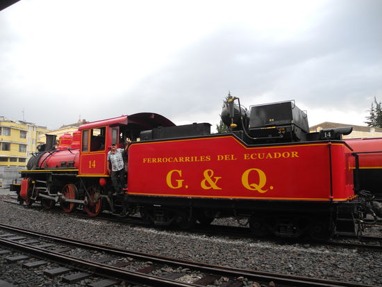 Nachdem wir gelesen haben, dass es eine Eisenbahn von Quito nach Riobamba, unserem nächsten Ziel geben soll, sind wir zur Station gefahren um uns zu erkundigen. Wir erfahren, dass es nur den Touristenzug gibt.