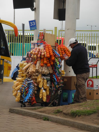 An allen Ecken gibt es Verkaufsstände.