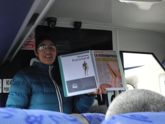 Bei dieser Gelegenheit wurde Gerhard`s Regenjacke geklaut. Wir haben gelernt, dass in diesen Ländern die Ablagen über den Sitzen nicht benutzt werden.