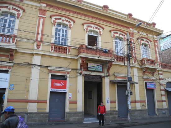 Der Kabelsalat passt nicht zu diesem schön renovierten Gebäude.