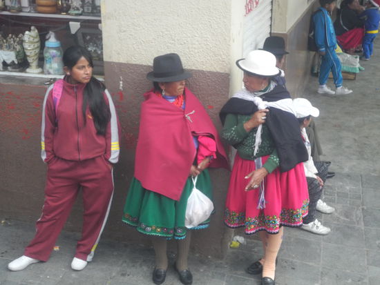Szene am Busbahnhof.