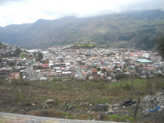 Im Regen fahren wir zurück nach Riobamba.