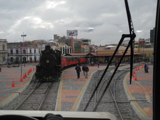 Im Nebengleis ist gerade der exklusive Zug angekommen.