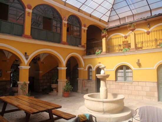 Nach fünf Stunden haben wir unser Hostal La Casona in Potosi erreicht, es ist noch im spanischen Stil erbaut.