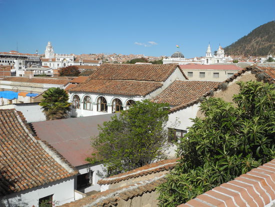 Blick von der Dachterrasse über die Stadt.